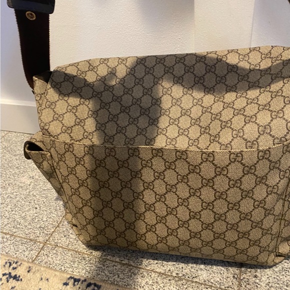 GG Supreme canvas diaper bag with multiple pockets and fold-out changing mat. - Picture 5 of 5